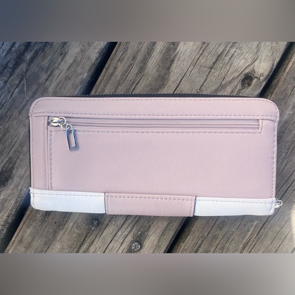 GUESS COLOR BLOCK NOELLE ZIP AROUND WALLET CLUTCH - Picture 2 of 10